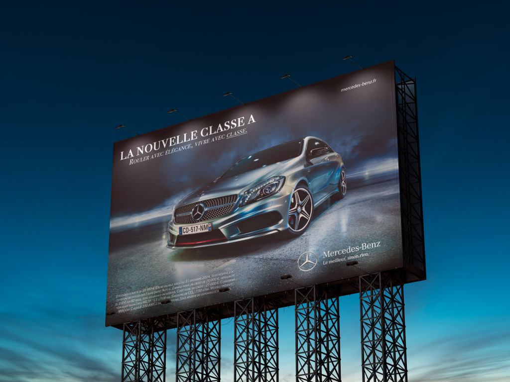 Pancarte publicitaire pour un modèle de voiture Mercedes