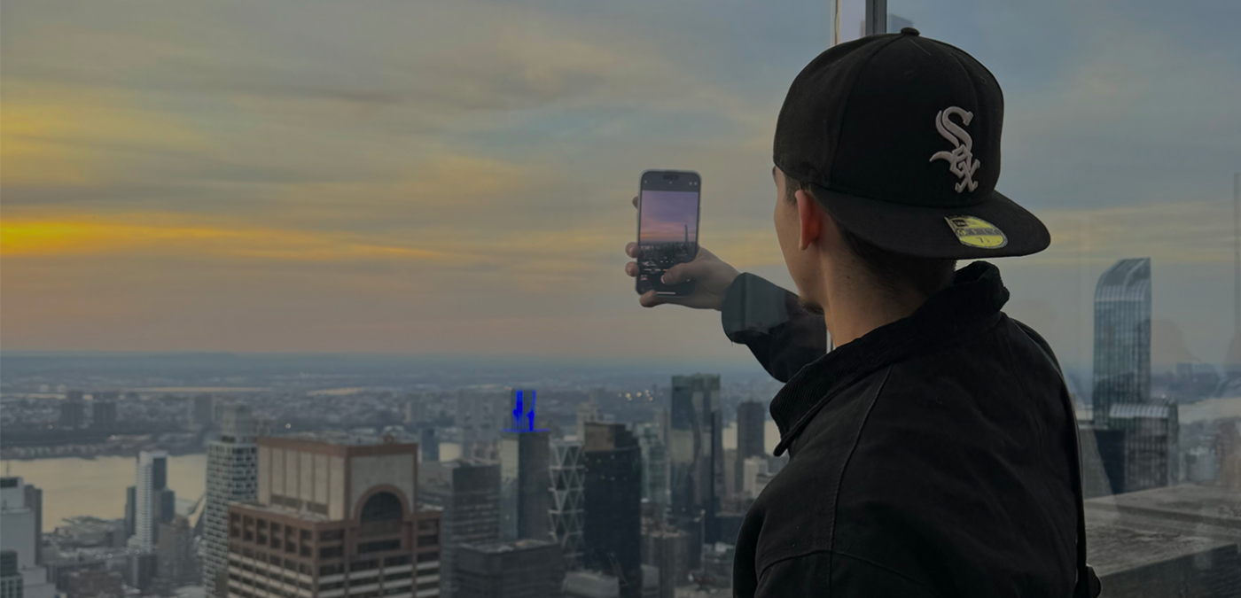 Photo d'Evan prise sur le toit du Rockfeller Center.